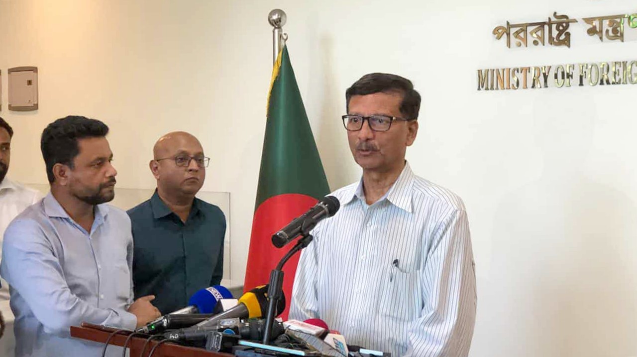 অন্তর্বর্তী সরকারের সঙ্গে ভারতের সম্পর্ক কেমন, জানালেন উপদেষ্টা