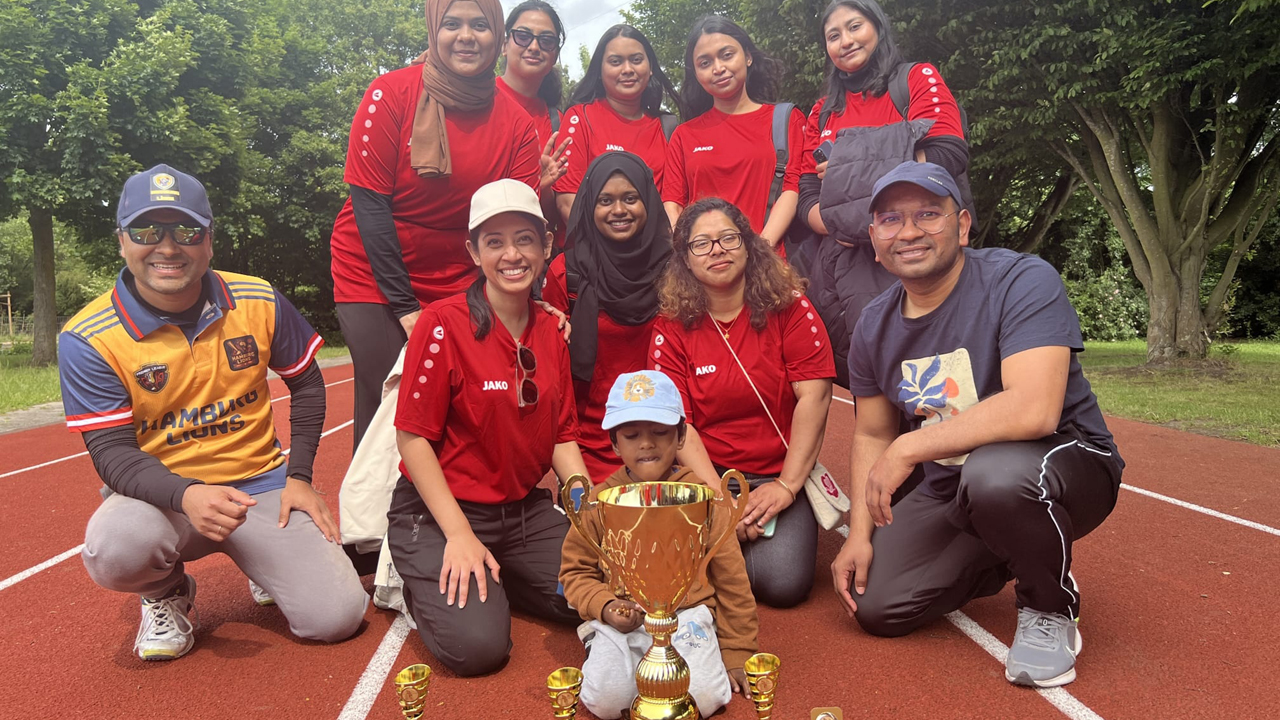 জার্মানির হামবুর্গে কমিউনিটি নারী ক্রিকেট লীগে ‘রেড রেডিয়্যান্ট’র জয়