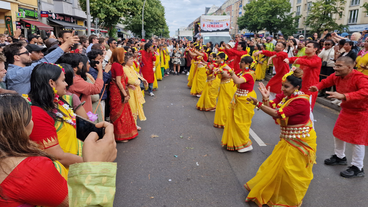 বার্লিনে বিশ্ব সাংস্কৃতিক উৎসবে বর্ণিল বাংলাদেশ