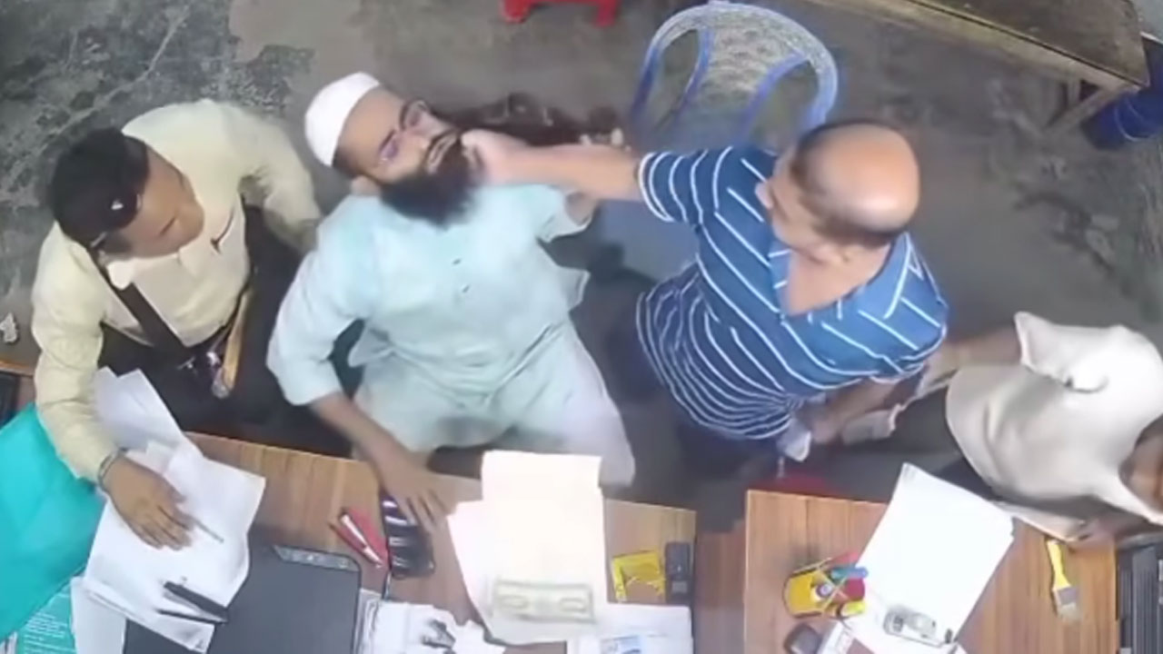 চাঁদা না দেওয়ায় দাড়ি ধরে টান-অকথ্য গালাগালি, ভিডিও ভাইরাল