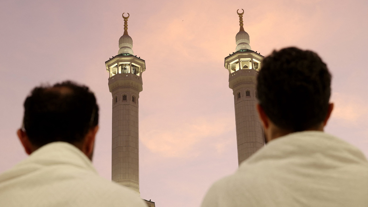 হজের দিনগুলোতে হাজিরা যেসব আমল করেন