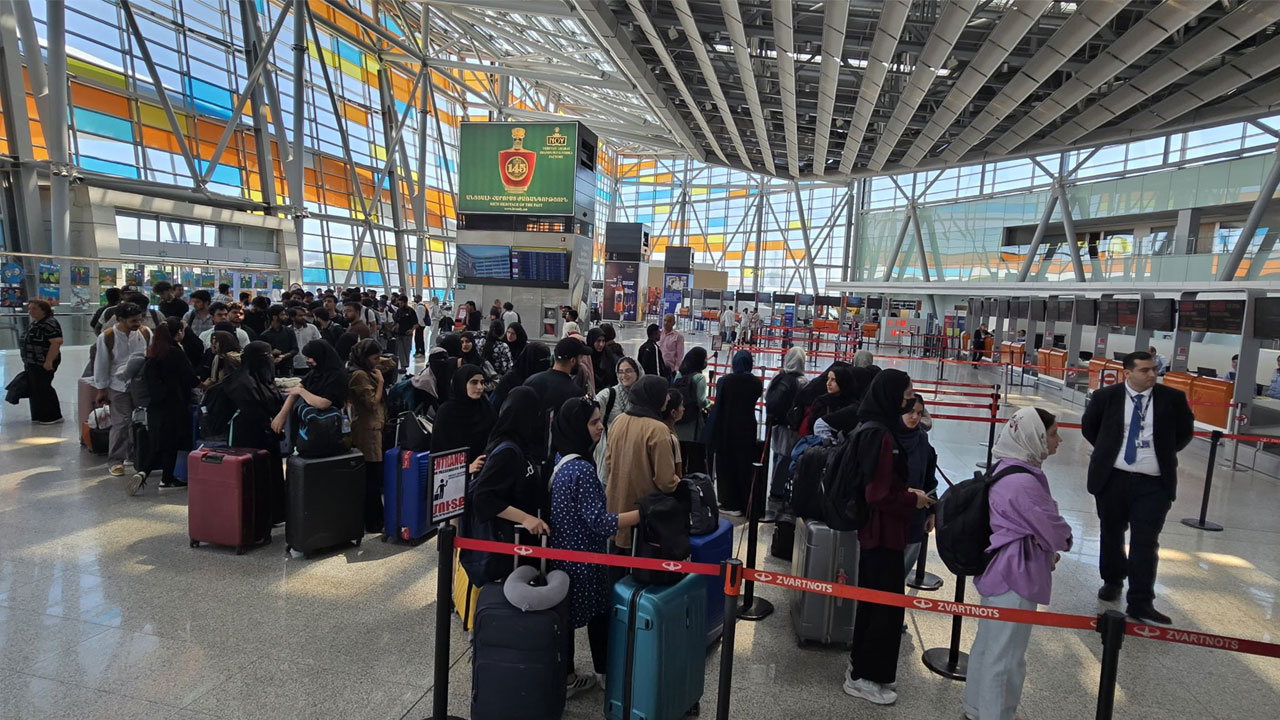 ইরানে আটকে পড়া ভারতীয়দের উদ্ধারে ‘অপারেশন সিন্ধু’ শুরু করল ভারত