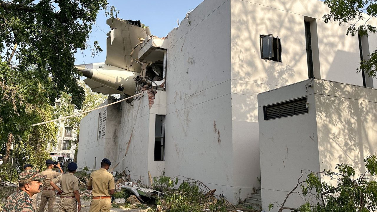 বিমান দুর্ঘটনায় নিহতদের পরিবারকে ১ কোটি রুপি দেবে টাটা গোষ্ঠী