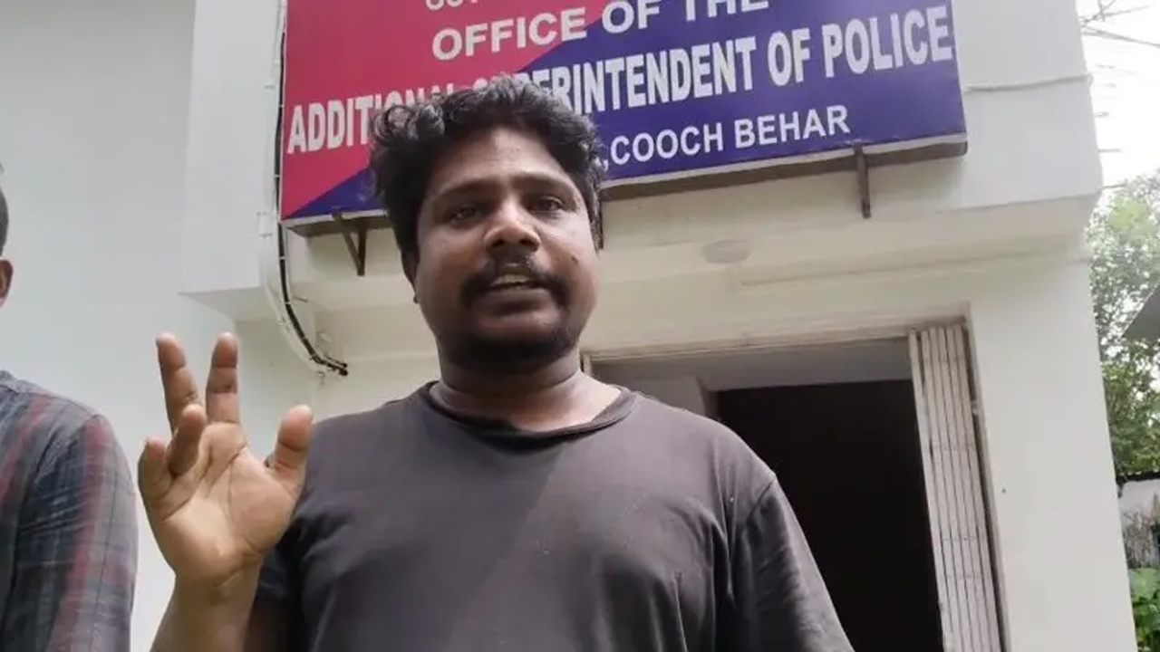 ‘ঘুরি যদি তাকাস, তাইলে গুলি মাইরব’ ভারতীয় নাগরিককে হুমকি দিয়ে পুশইন