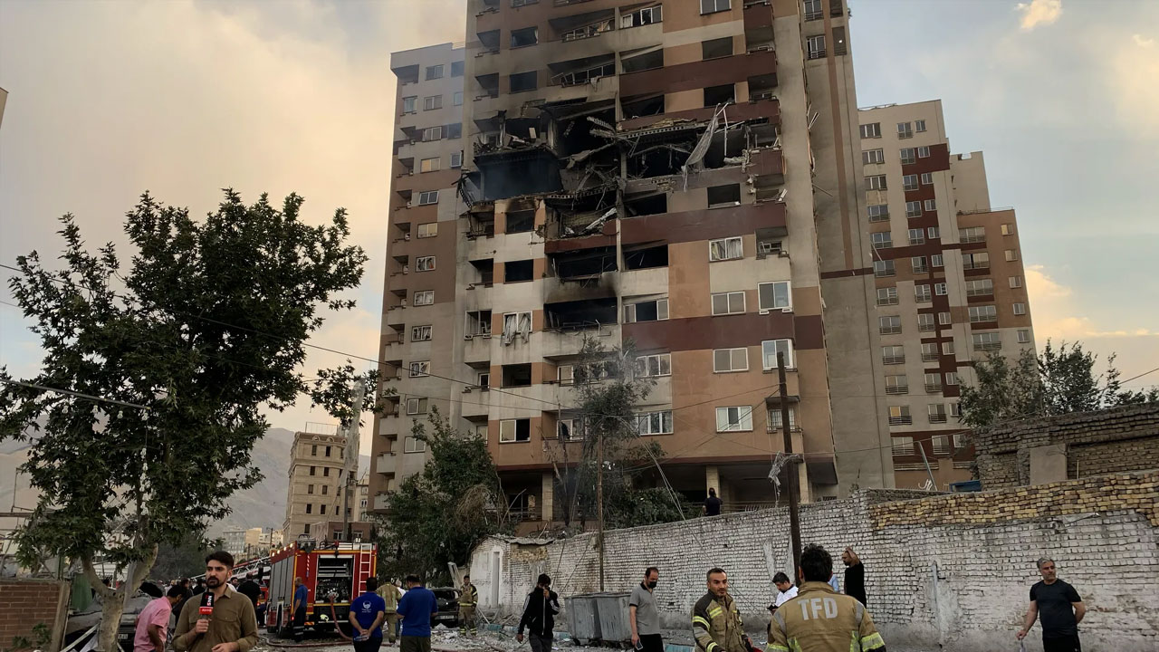 ইসরায়েলে পাল্টা হামলা শুরু করল ইরান, শতাধিক ড্রোন নিক্ষেপ