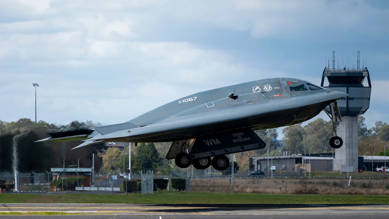 বি-২ বোমারু দিয়ে ইরানে হামলা চালিয়েছে যুক্তরাষ্ট্র