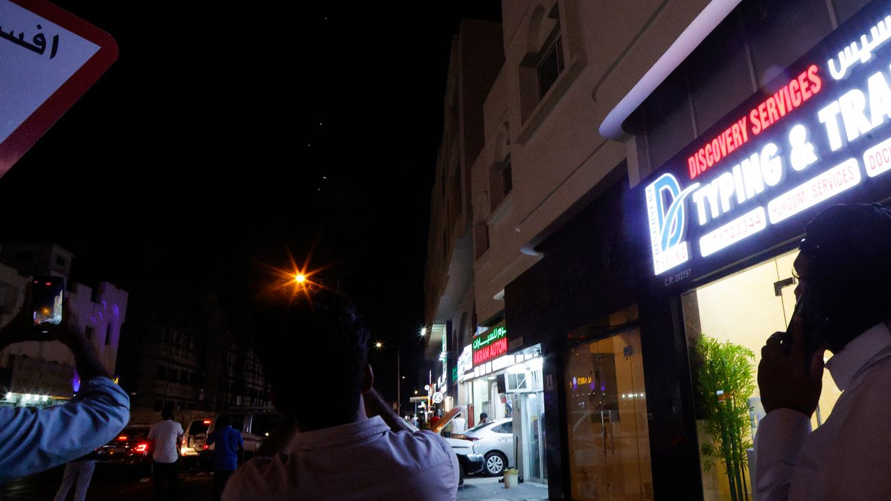 যুক্তরাষ্ট্রের ঘাঁটিতে আঘাত হেনেছে ক্ষেপণাস্ত্র, জানাল কাতার