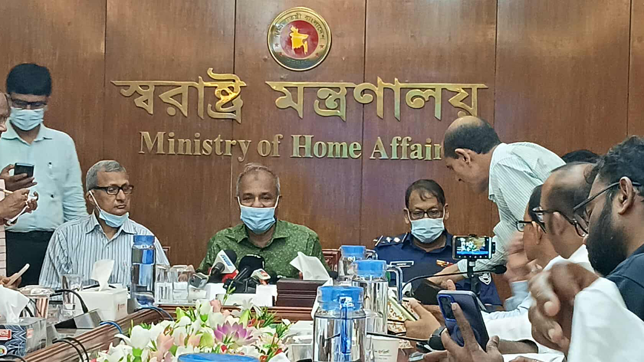 ভারতে বাংলাদেশি নাগরিক থাকলে বৈধ চ্যানেলে পাঠানোর অনুরোধ উপদেষ্টার