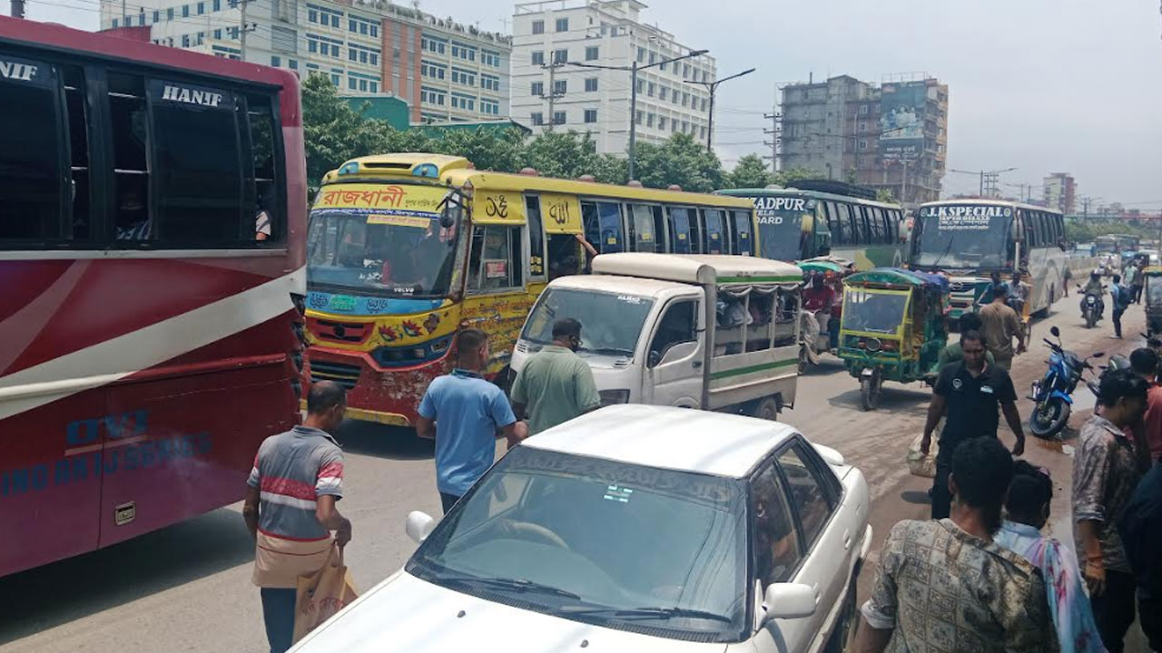 সাভারে তিন সড়কে যানজট, ভোগান্তিতে ঘরমুখো মানুষ