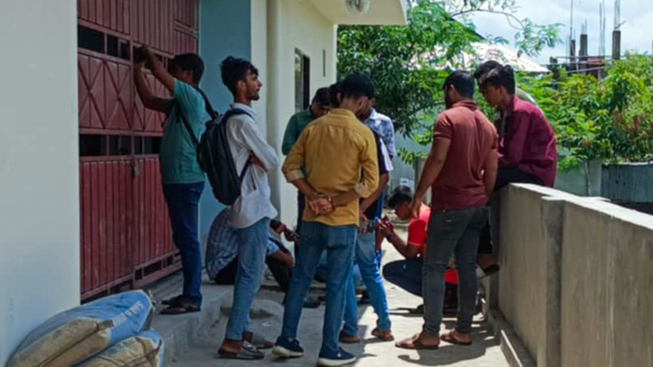 জামালপুরে অ্যাডমিট কার্ড না পেয়ে পরীক্ষা দিতে পারেনি ১৭ শিক্ষার্থী