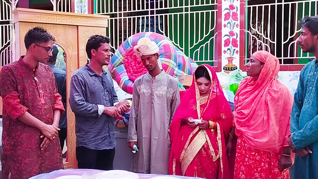 রাজকীয় আয়োজনে মা-বাবাহারা অসহায় মেয়ের বিয়ে দিলেন মামুন বিশ্বাস