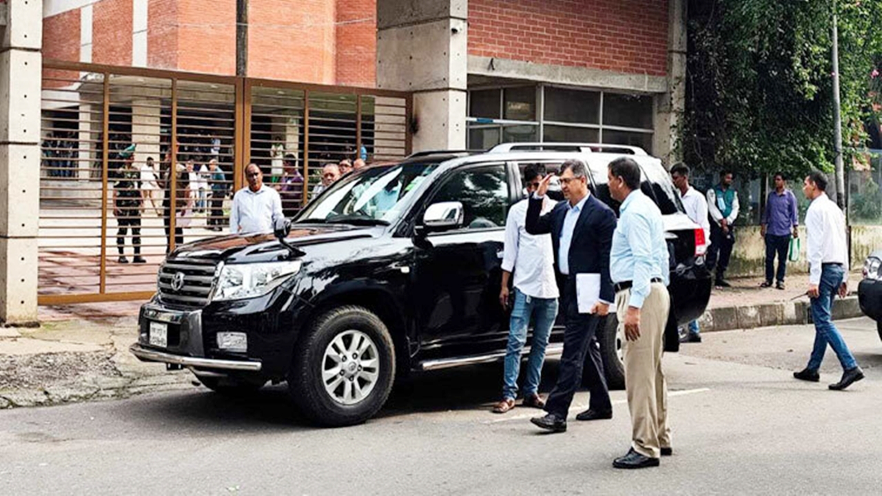 যমুনায় বৈঠকে বিএনপি-জামায়াত-এনসিপিসহ বিভিন্ন রাজনৈতিক দলের নেতারা