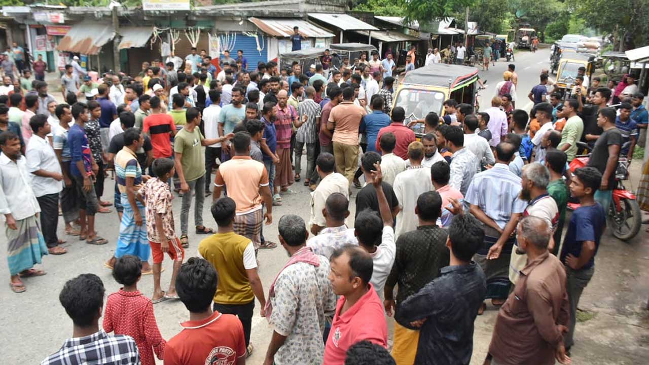 ‌‘বিক্ষোভ সমাবেশে সন্ত্রাসীর পায়ের মূল্য এক লাখ টাকা ঘোষণা’