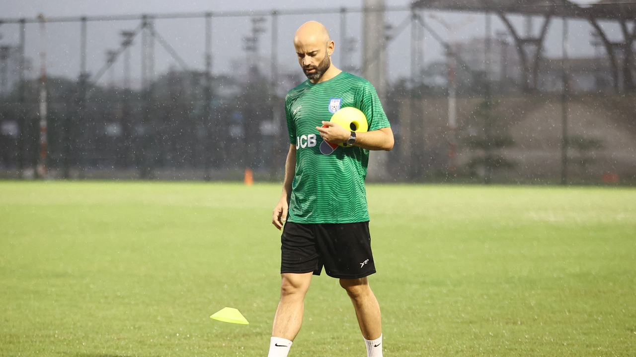 ক্যাবরেরার পদত্যাগ চাইলেন বাফুফে সদস্য