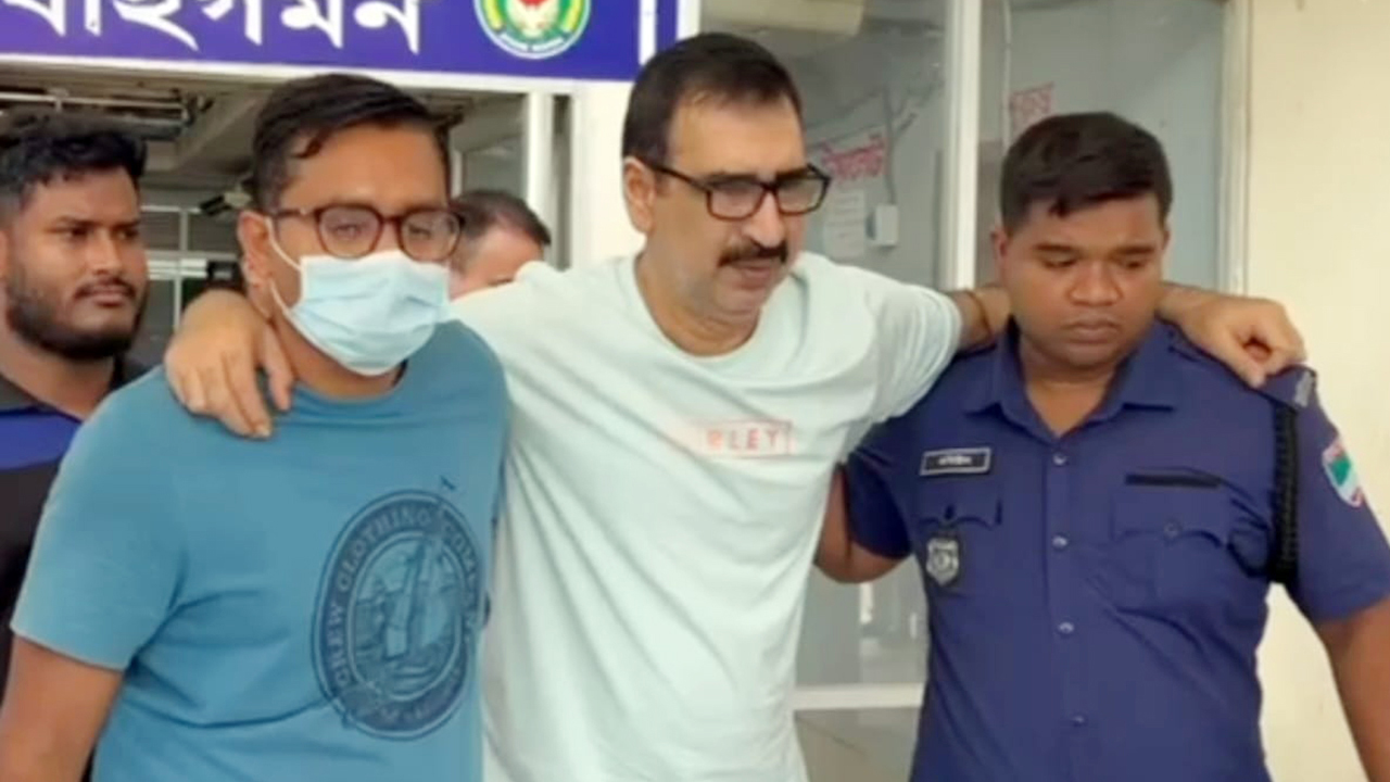 বেনাপোল চেকপোস্টে আটক গোপালগঞ্জ আ.লীগের সাধারণ সম্পাদক