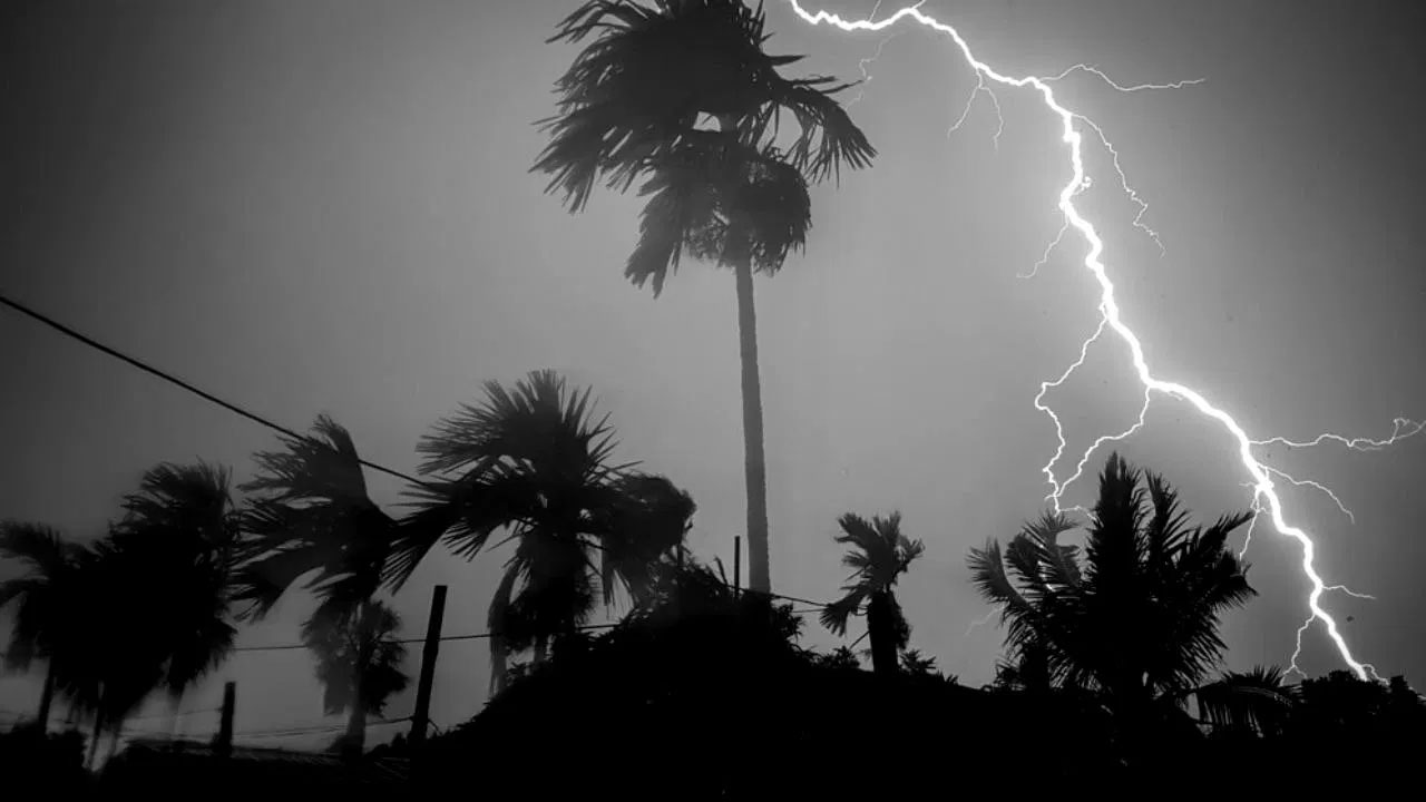 সন্ধ্যার মধ্যে ৭ অঞ্চলে বজ্রসহ ঝড়ের আভাস