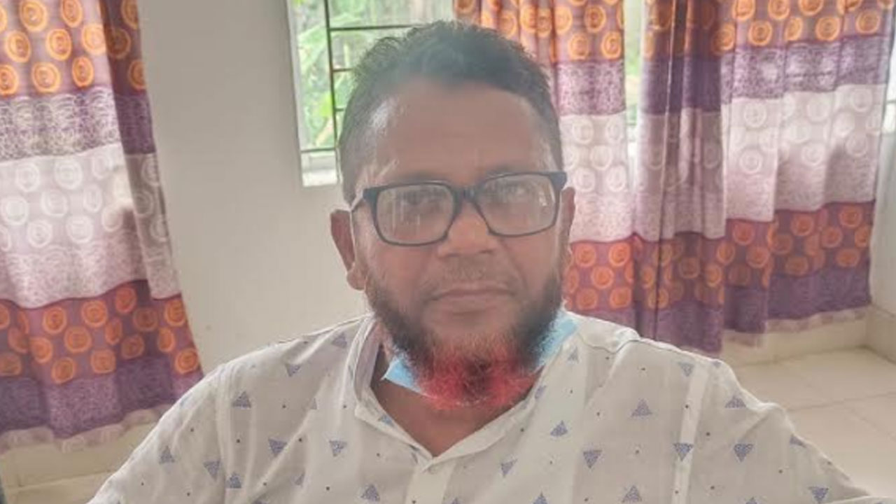 ভারতে যাওয়ার সময় দর্শনা চেকপোস্টে যুবলীগ নেতা গ্রেপ্তার