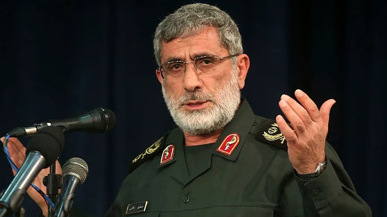 হামলায় নিহত দাবি করা ইরানি জেনারেলকে দেখা গেলো সাধারণ মানুষের সাথে