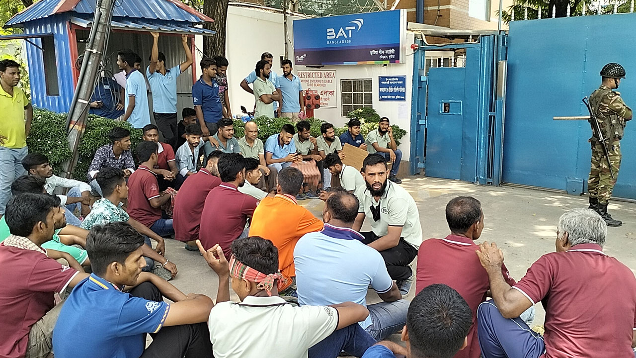 ১২ দফা দাবিতে কুষ্টিয়ায় ব্রিটিশ আমেরিকান টোব্যাকোতে শ্রমিকদের কর্মবিরতি