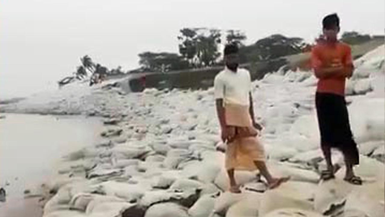 ট্রলারডুবি : মেঘনায় ভেসে এলো রোহিঙ্গা নারীর মরদেহ