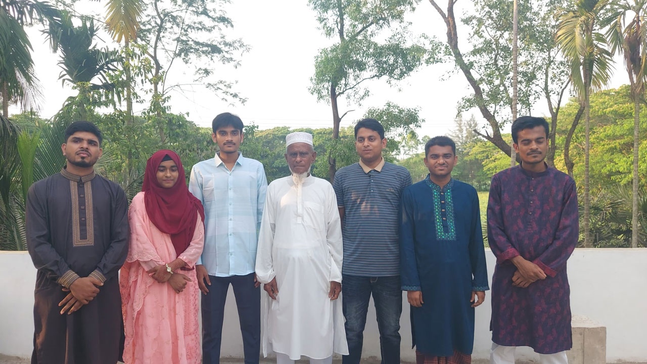 শিক্ষক বাবার ৬ সন্তানই ঢাবির শিক্ষার্থী 