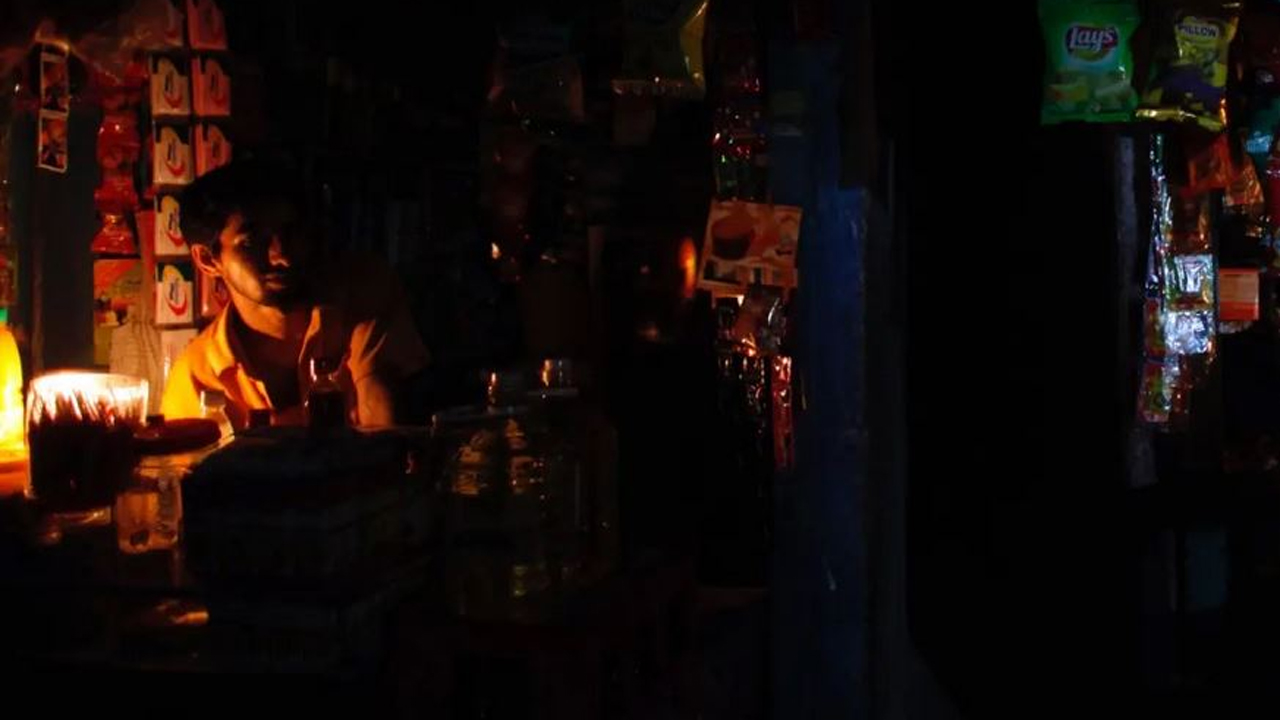 দুই ঘণ্টা পর রাজধানীতে স্বাভাবিক হতে শুরু করেছে লোডশেডিং পরিস্থিতি