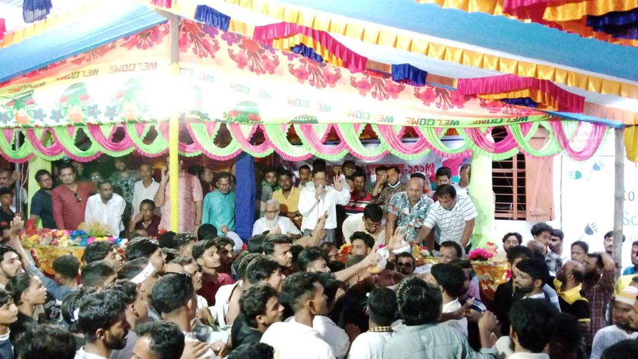 মাদারীপুরে বিএনপির সম্মেলনে সংঘর্ষ, টাকার বিনিময়ে কমিটি দেওয়ার অভিযোগ