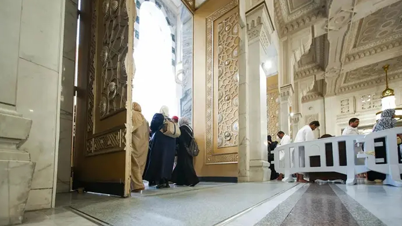 মসজিদুল হারামের ভিড় নিয়ন্ত্রণ করবে এআই