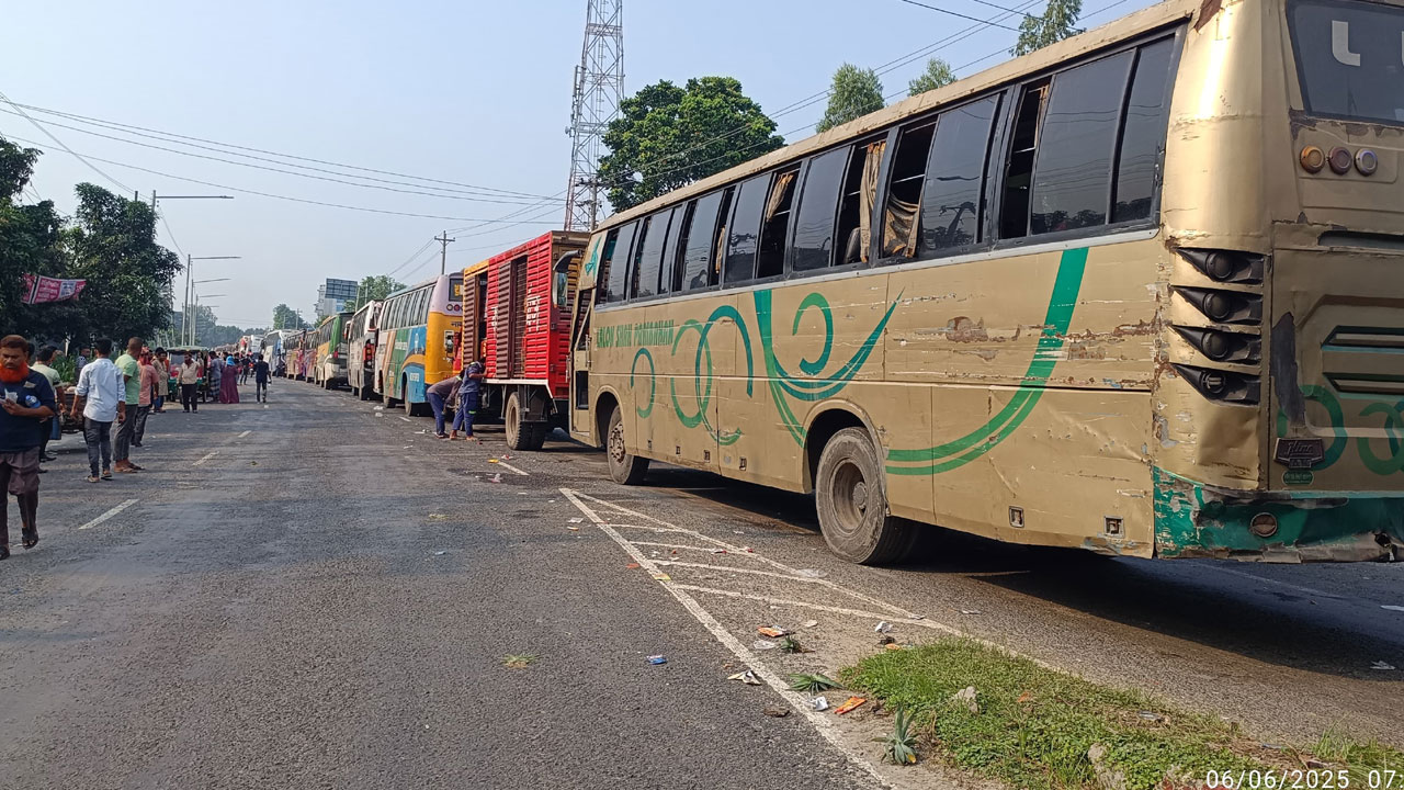 পাটুরিয়ায় ফেরি সংকট, যানবাহনের দীর্ঘ সারি