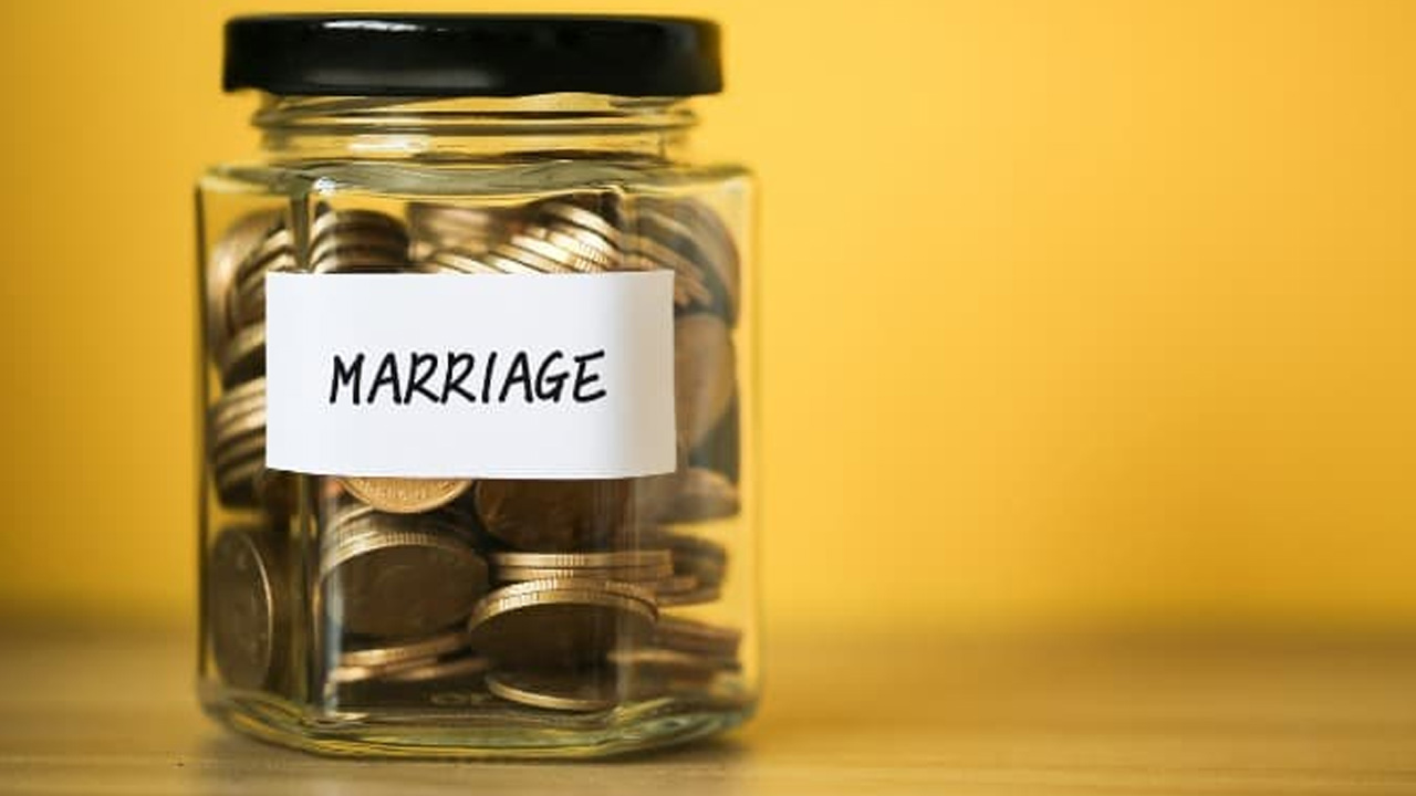 বিয়ে করতে চাই, কিন্তু আমি গরিব, এখন আমি কী করব?