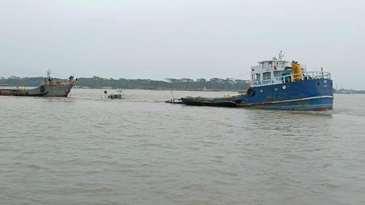 পশুর নদীতে ডুবে গেছে সিমেন্ট তৈরির কাঁচামালবোঝাই কার্গো 