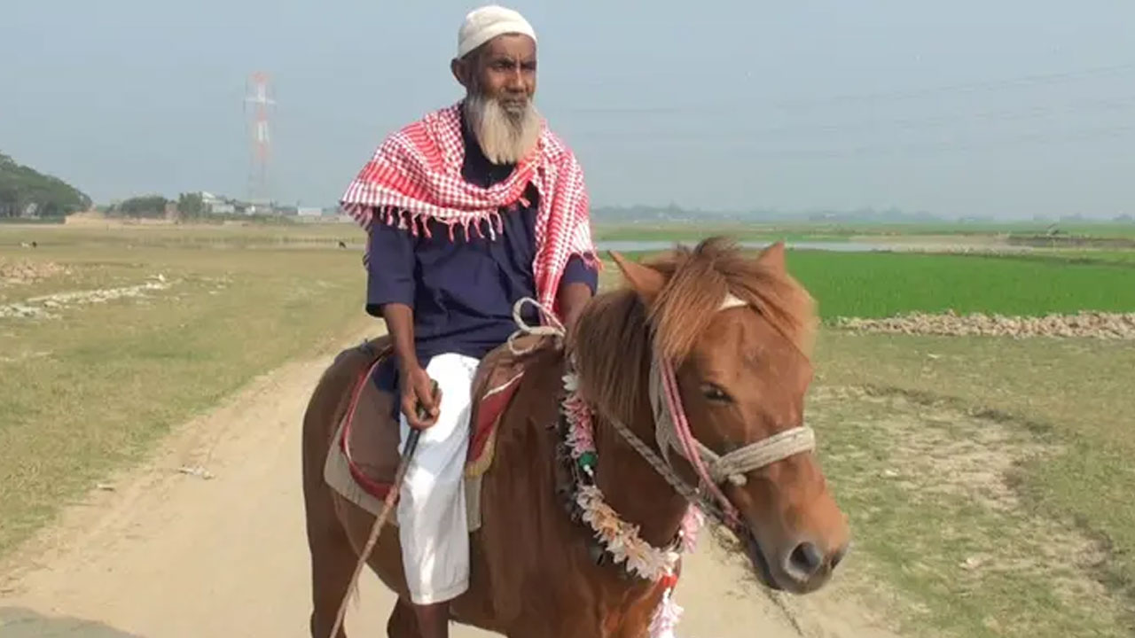 বিনা পারিশ্রমিকে ৩ হাজারের বেশি কবর খোঁড়া মনু মিয়া মারা গেছেন