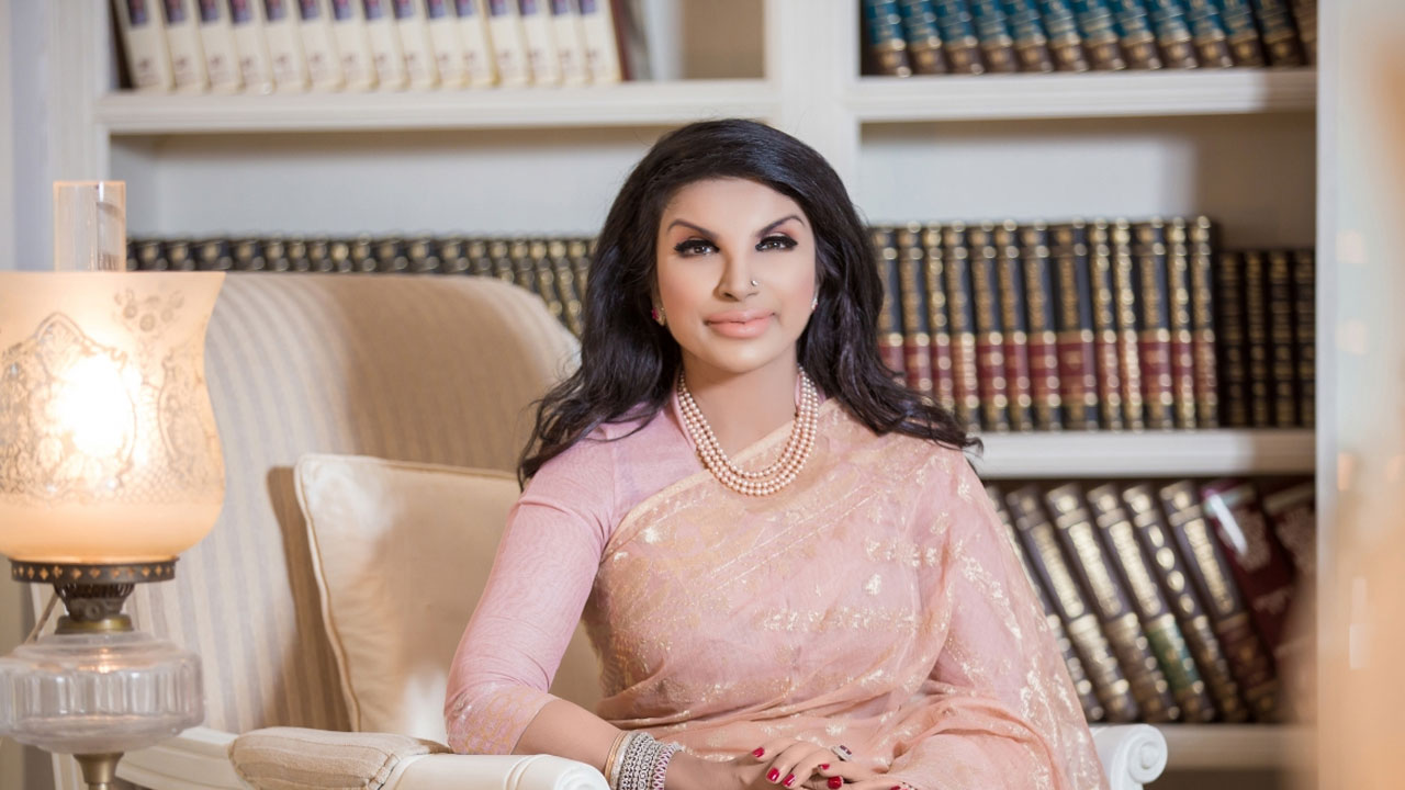 ২০০০ কোটি টাকা পাচার : দুদকের জালে সাবেক হাইকমিশনার মুনা