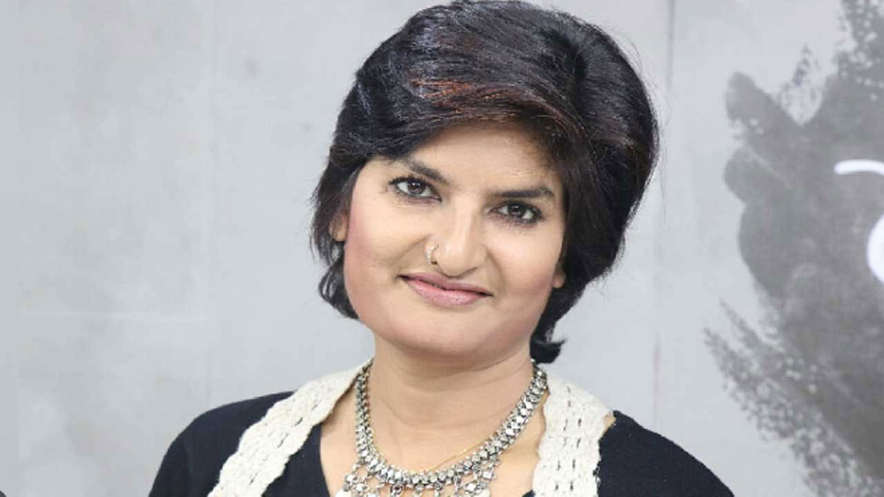 সাংবাদিক মুন্নি সাহা ও পরিবারের সদস্যদের দেশত্যাগে নিষেধাজ্ঞা