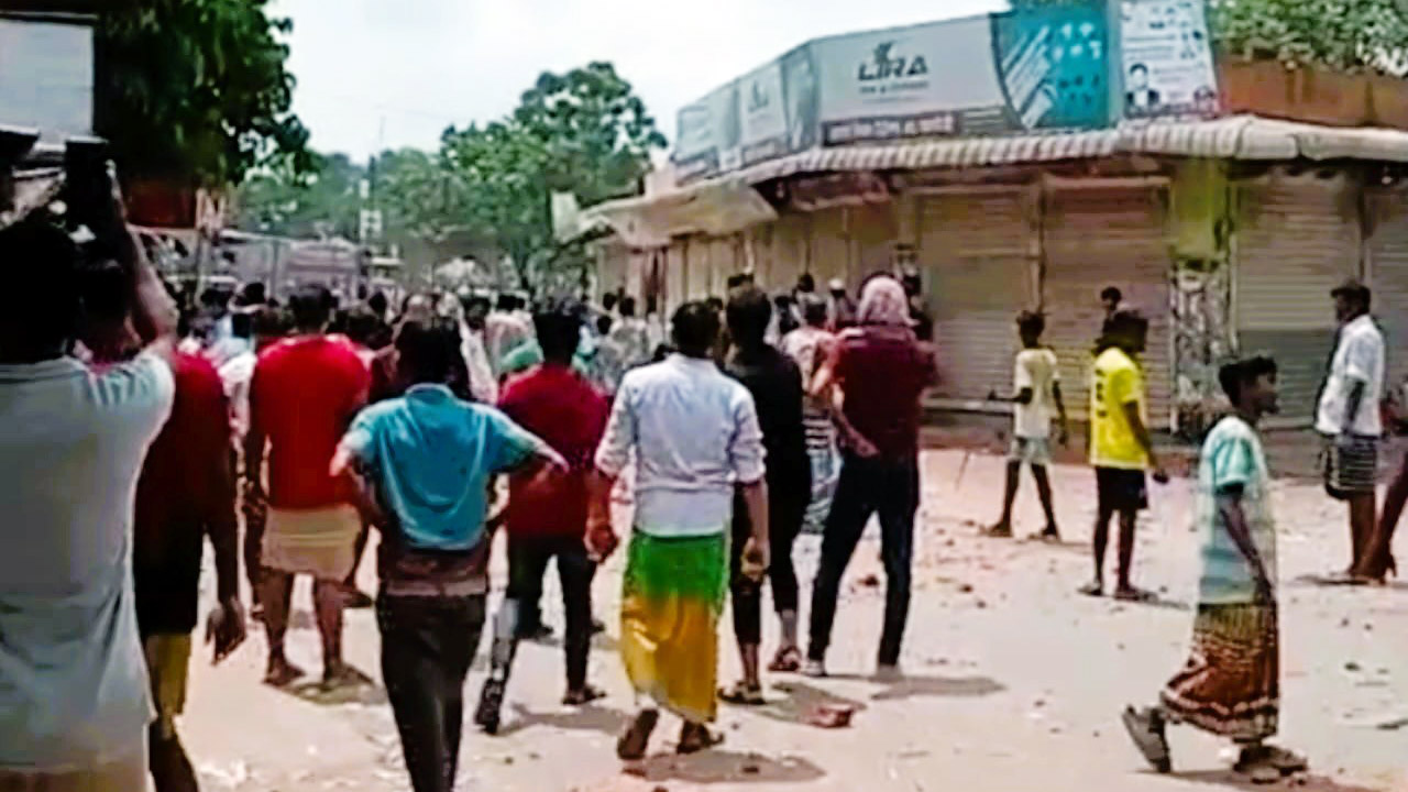 তুচ্ছ ঘটনায় দুই গ্রামবাসীর সংঘর্ষ, ৬ জন টেটাবিদ্ধসহ আহত ৩০