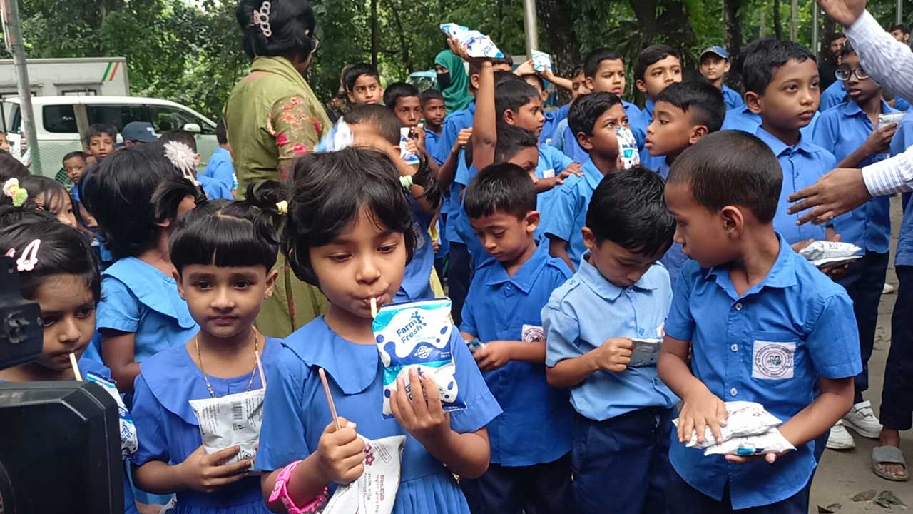 'ফাস্ট ফুডের বদলে দুগ্ধজাত পণ্যের প্রতি শিশুদের আগ্রহী করতে হবে'