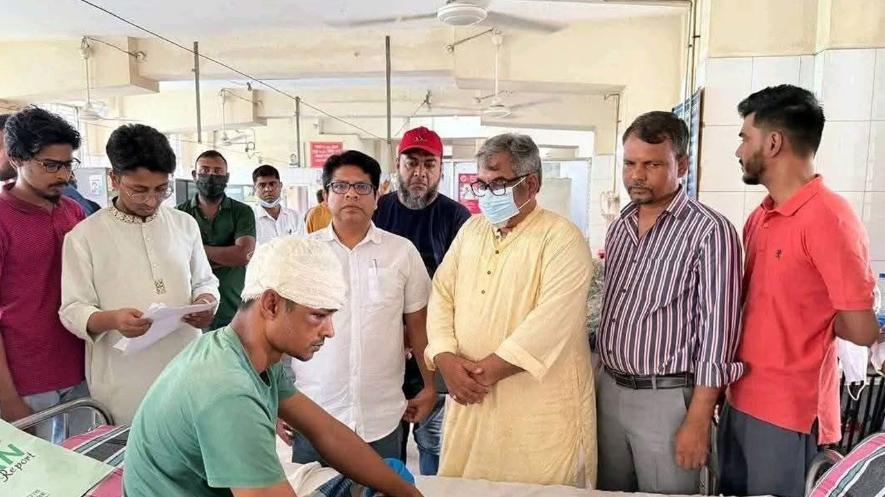 আহত ছাত্রদল নেতার পাশে প্রিন্স, হামলাকারীরা গ্রেপ্তার না হওয়ায় উদ্বেগ