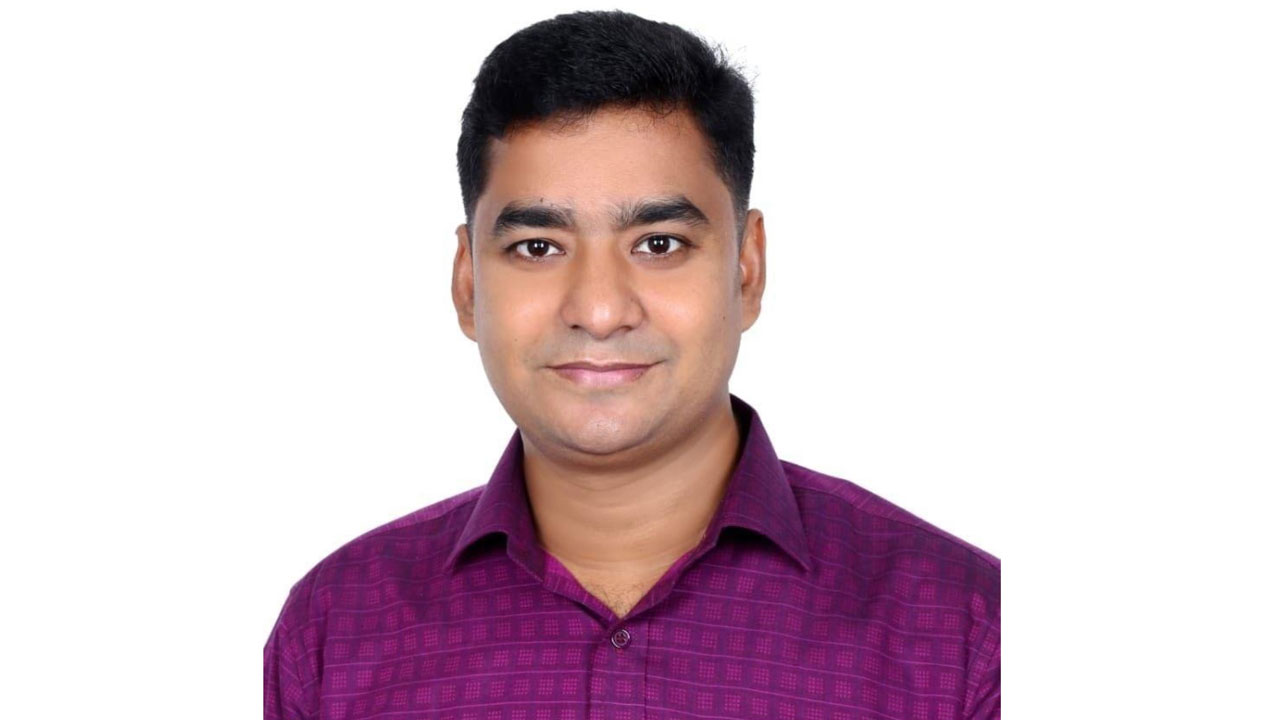 বিশ্ববিদ্যালয়ে ভর্তির সুযোগ পাওয়া দুই শিক্ষার্থীর দায়িত্ব নিলেন নাছির