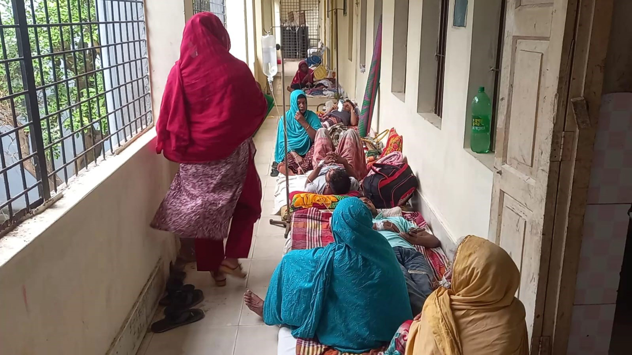 নাটোরে ডায়রিয়ায় আক্রান্ত হয়ে অর্ধশতাধিক শ্রমিক হাসপাতালে