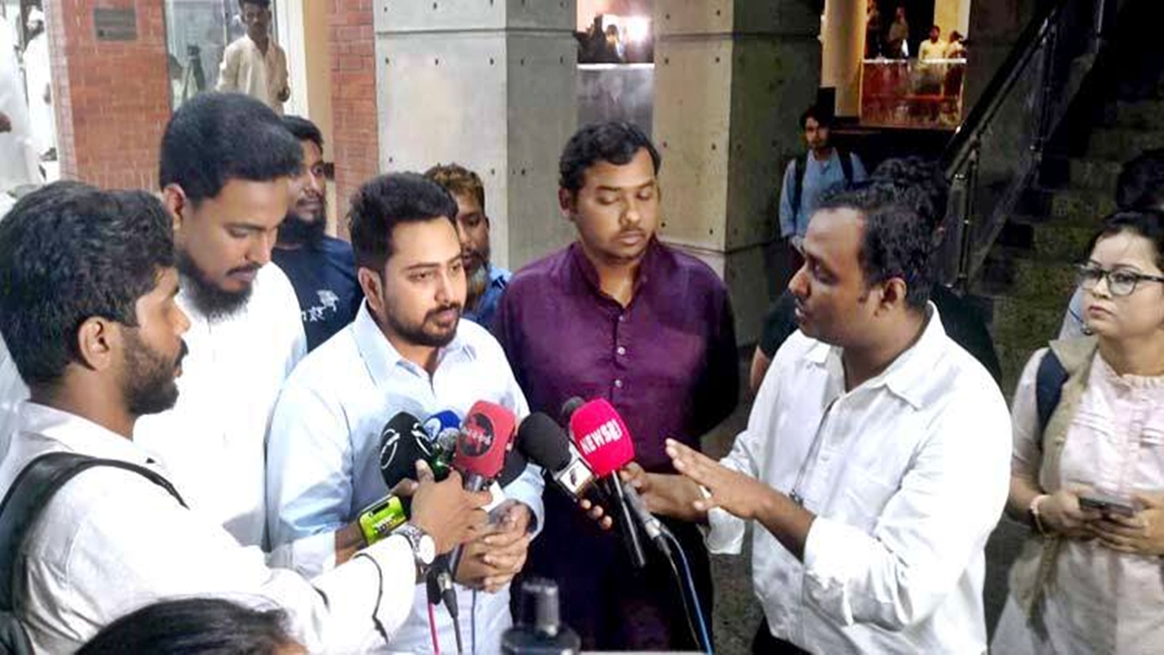 বাজেট নিয়ে প্রতিক্রিয়া চাইলেন সাংবাদিকরা, যা বললেন নাহিদ