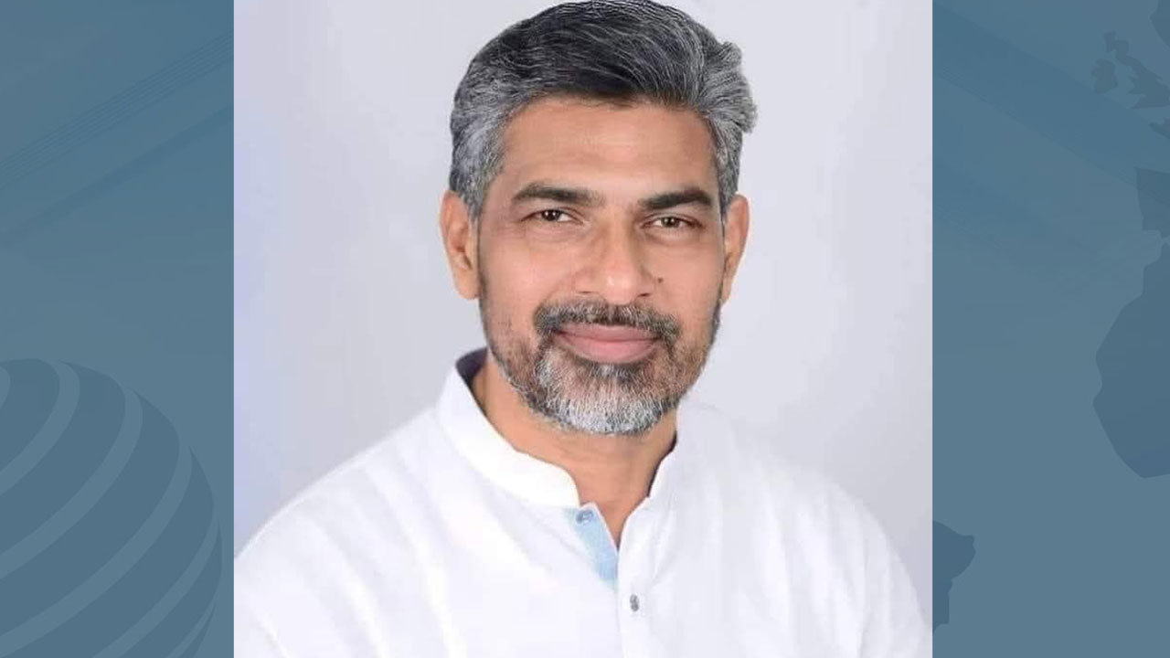 বিদেশ পালাতে গিয়ে পাবনা সদর উপজেলার সাবেক চেয়ারম্যান আটক