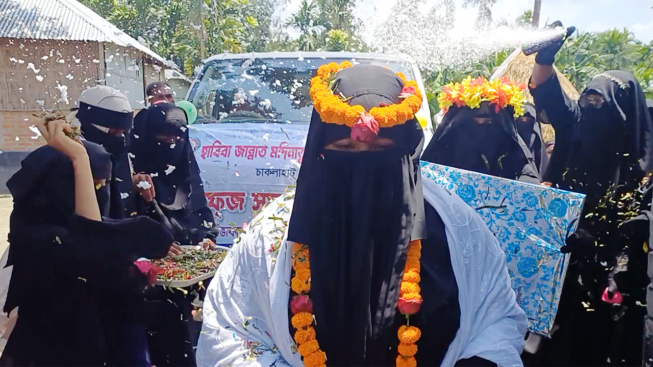 এক বছরে কোরআন মুখস্থ করল নবম শ্রেণির ছাত্রী