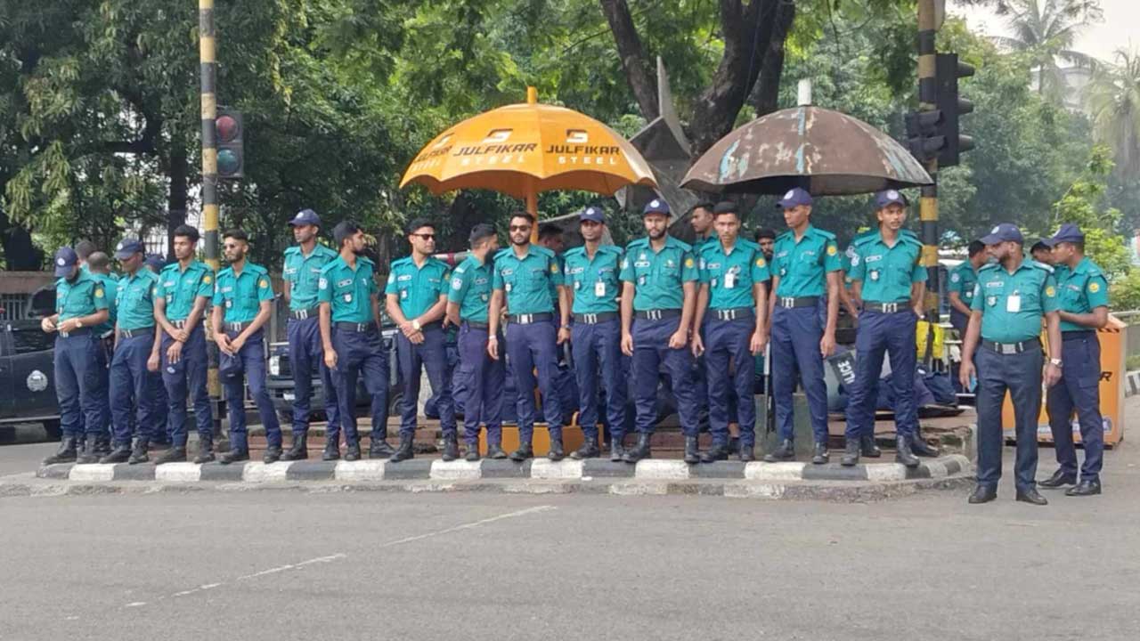 নাগরিকদের নিরাপত্তাই পুলিশের ঈদ আনন্দ