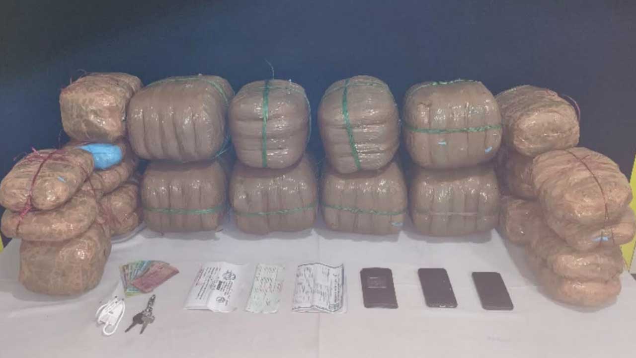 আলুর বস্তায় মিলল ৫৮ কেজি গাঁজা, আটক দুই