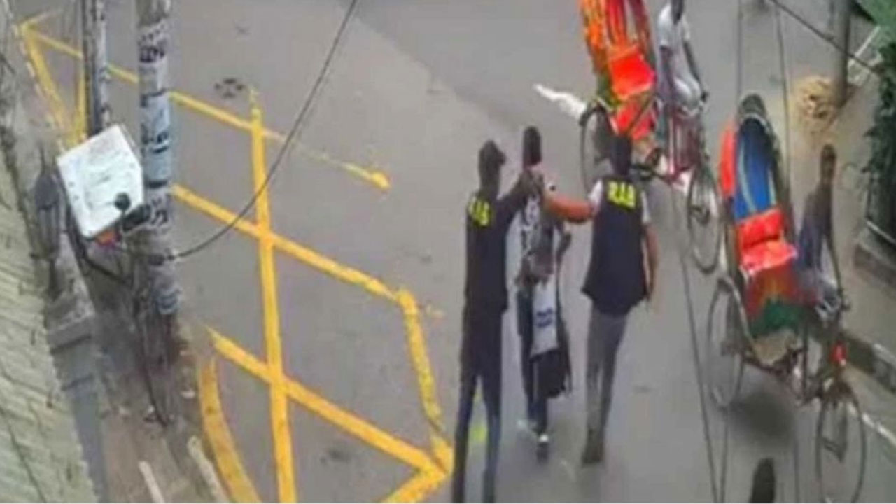 উত্তরায় র্যাব পরিচয়ে ফিল্মি কায়দায় কোটি টাকা ছিনতাই, গ্রেপ্তার ৫