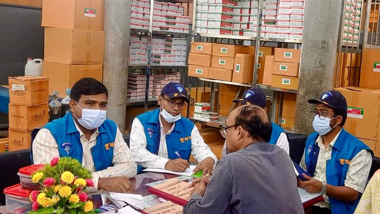 রামেক হাসপাতালে দুদকের অভিযান, প্রমাণ মিলেছে অতিরিক্ত টাকা আদায়ের