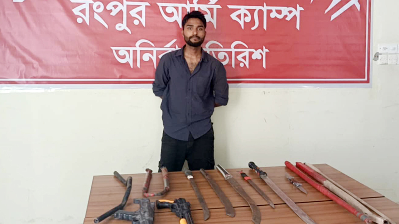 রংপুরে সেনাবাহিনীর অভিযানে অস্ত্রসহ শীর্ষ সন্ত্রাসী আটক