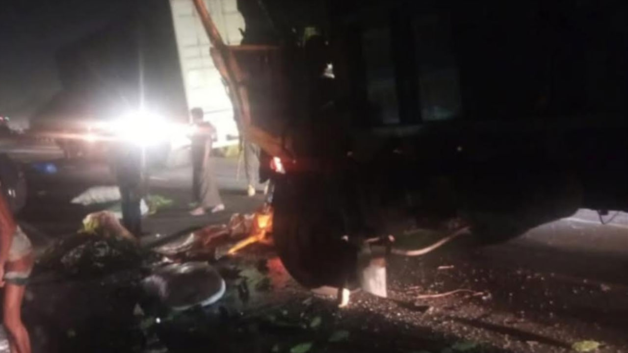 এক্সপ্রেসওয়েতে গরুবাহী ট্রাক-কাভার্ড ভ্যান সংঘর্ষে নিহত ১, আহত ২