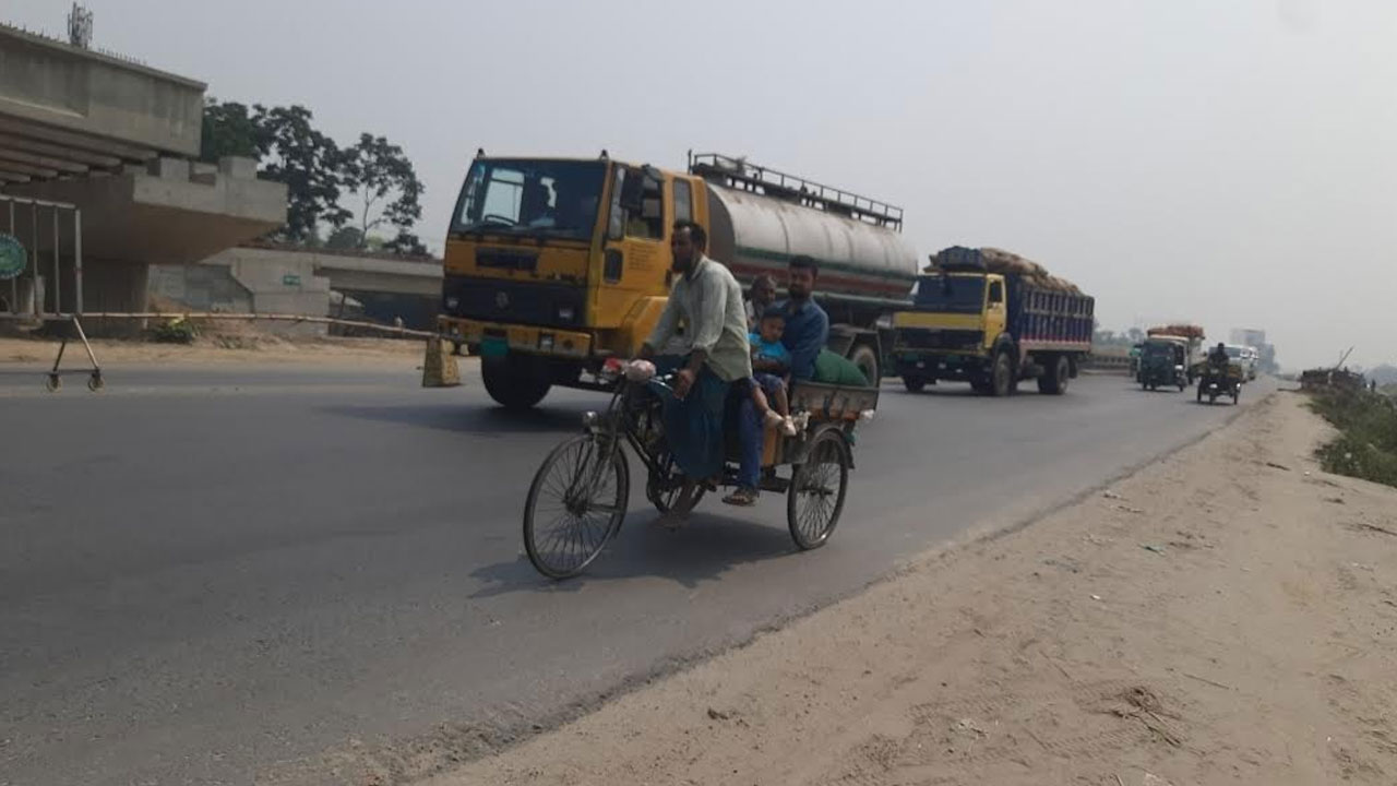 উত্তরবঙ্গের ঈদযাত্রায় আতঙ্কের আরেক নাম থ্রি হুইলার