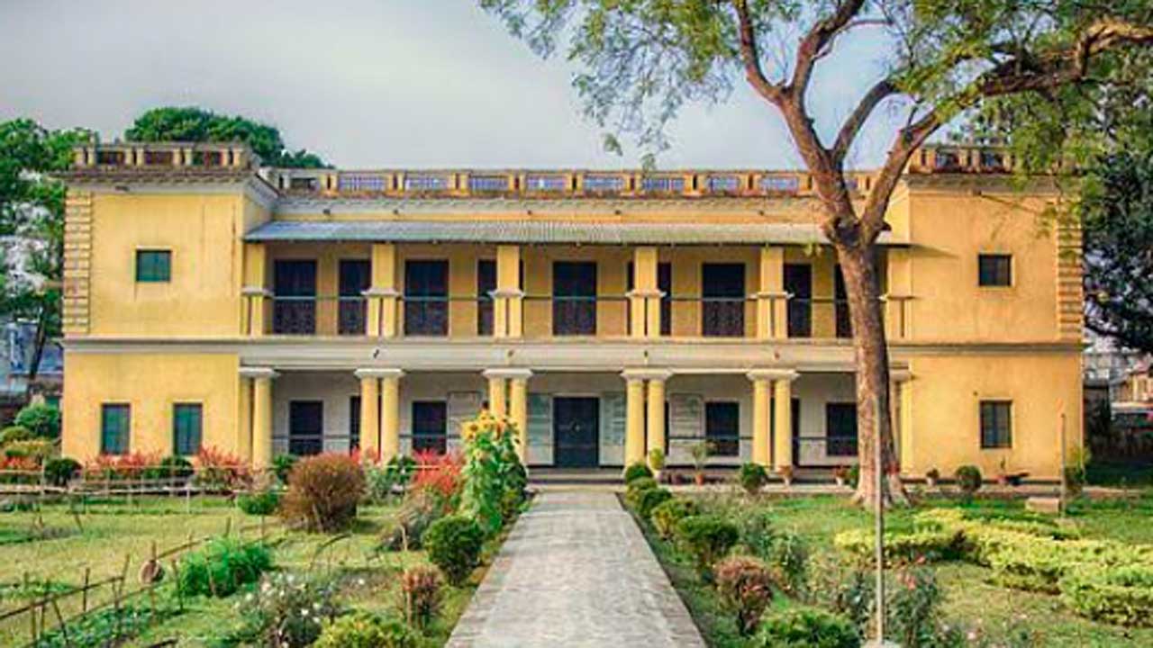 রবীন্দ্র কাছারিবাড়িতে অনির্দিষ্টকালের জন্য দর্শনার্থী প্রবেশ বন্ধ